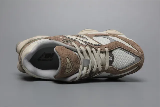 New Balance 9060 भूरा सूड और मेश लाइफस्टाइल स्नीकर 7