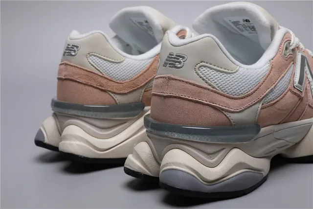 New Balance 9060 Chaussures Lifestyle Rose Poussière et Blanc Cassé 2