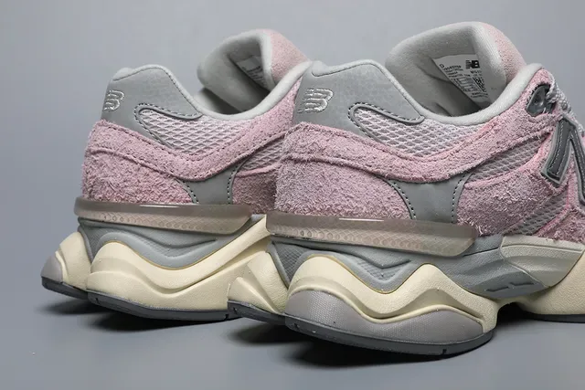 New Balance 9060 Rose Poussière Gris Sneakers Lifestyle 2
