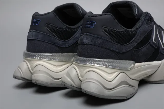 New Balance 9060 azul marinho e creme tênis lifestyle 2