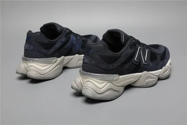 New Balance 9060 azul marinho e creme tênis lifestyle 3