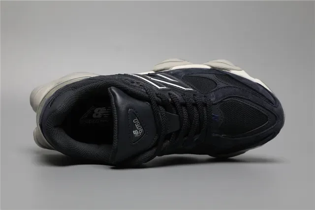 New Balance 9060 azul marinho e creme tênis lifestyle 7