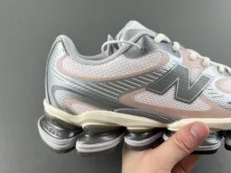 New Balance 9060 حذاء رياضي للأسلوب الحياتي وردي رمادي 3