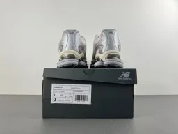 New Balance 9060 حذاء رياضي للأسلوب الحياتي وردي رمادي 16