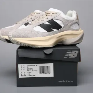 New Balance বেইজ ব্ল্যাক চাঙ্কি স্কাল্প্টেড মিডসোল সুয়েড এবং মেশ আপার লাইফস্টাইল স্নিকার্স
