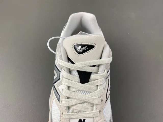 New Balance Beige Plata Silueta Metálica N Logo Zapatillas Chunky 6