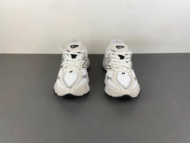 New Balance Beige Plata Silueta Metálica N Logo Zapatillas Chunky 11