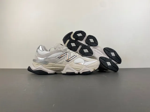 New Balance Beige Plata Silueta Metálica N Logo Zapatillas Chunky 12