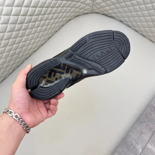 New Balance Noir Gris Chunky Midsol Sculptée Mélange Cuir Daim Et Maille Supérieure Lifestyle Sneakers 2