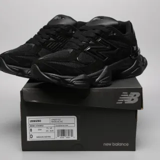 New Balance কালো মোনোক্রোম স্কাল্প্টেড চাঙ্কি মিডসোল লাইফস্টাইল স্নিকার্স