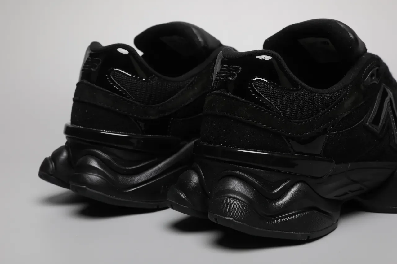 New Balance Black Monochrome Sculpted Chunky Midsole Lifestyle Sneakers 2