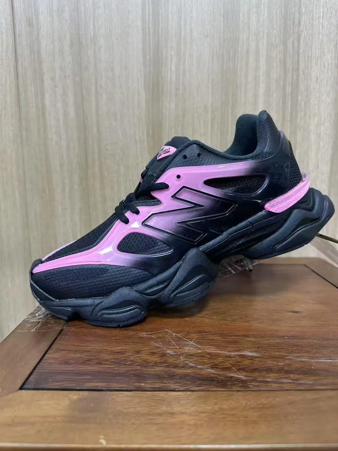 New Balance 黑粉色渐变叠加厚底运动鞋 2