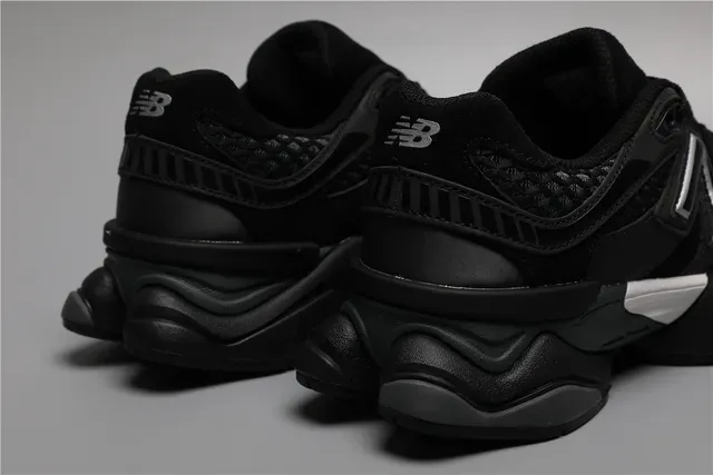 New Balance Black White Chunky Layered Midsole Mesh And Synthetic Overlay Construction Lifestyle Sneakers 2