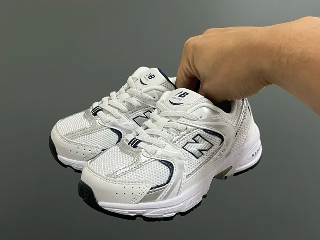 New Balance رمادي بيج ميد سول ألواح متعددة بناء شبكي-سويد حذاء سميك 9