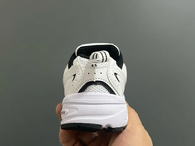 New Balance رمادي بيج ميد سول ألواح متعددة بناء شبكي-سويد حذاء سميك 22