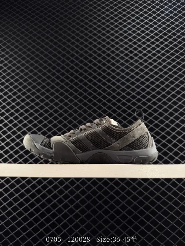 New Balance MTAD Series ধূসর কালো মিনিমালিস্ট মেশ এবং সুয়েড লাইফস্টাইল স্নিকার 5