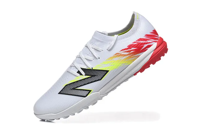 New Balance Chaussures de Football Blancs et Rouges avec Upper Knit et Suela Turf 5
