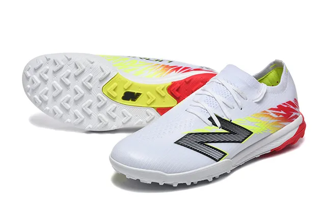 New Balance Chaussures de Football Blancs et Rouges avec Upper Knit et Suela Turf 6