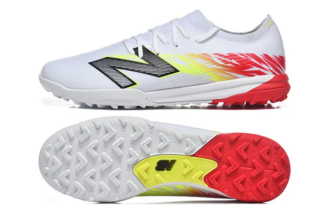 New Balance Chaussures de Football Blancs et Rouges avec Upper Knit et Suela Turf 9