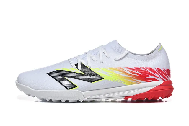 New Balance Chaussures de Football Blancs et Rouges avec Upper Knit et Suela Turf 10