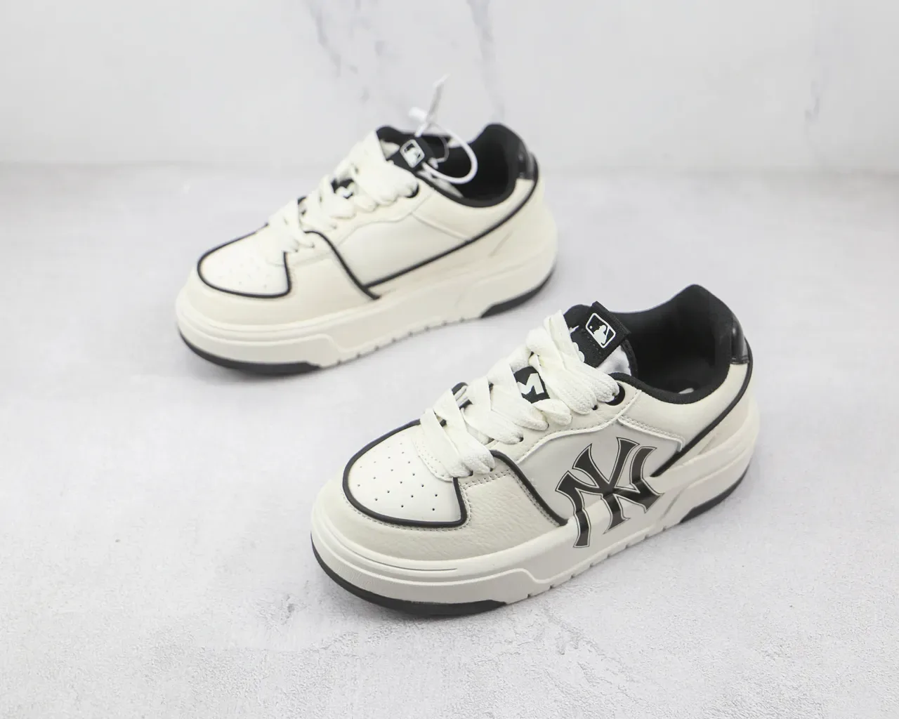New Era NY Yankees 标志 平台生活方式运动鞋 4