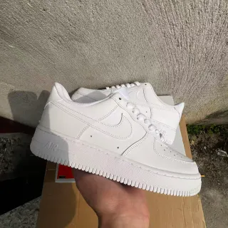 Nike Air Force 1 كل أبيض أسلوب حياة رياضي