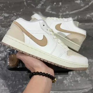 Nike Air Force 1 أبيض وبيج أحذية رياضية أسلوب حياة