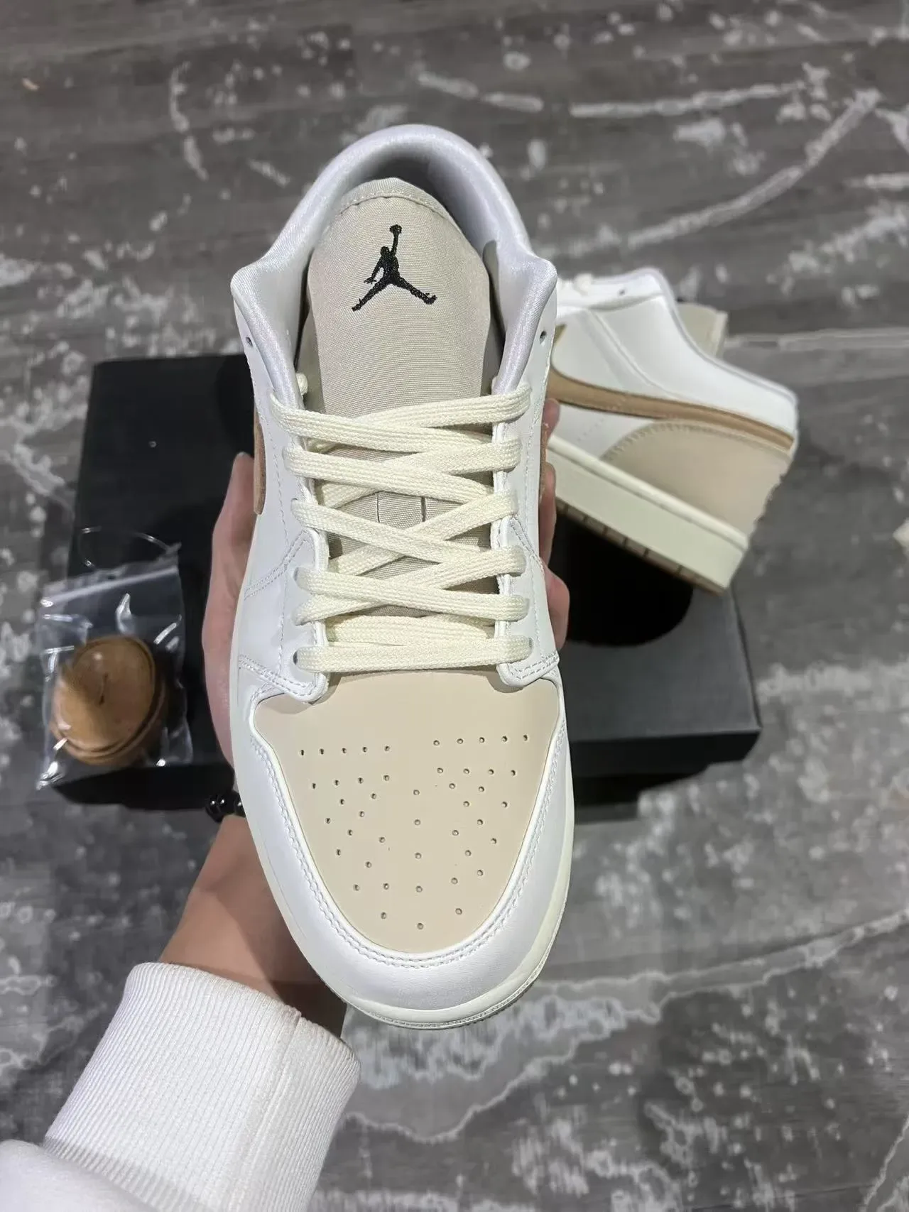 Nike Air Force 1 Blanc et Beige Sneakers Lifestyle 3