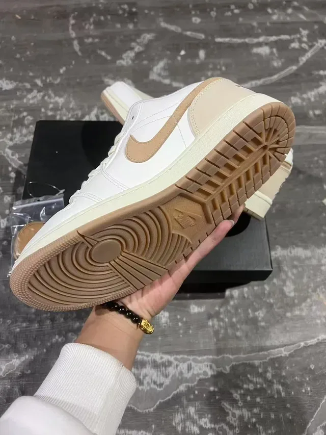 Nike Air Force 1 Blanc et Beige Sneakers Lifestyle 6