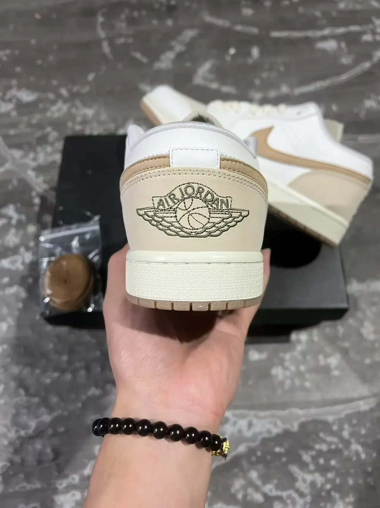 Nike Air Force 1 Blanc et Beige Sneakers Lifestyle 8