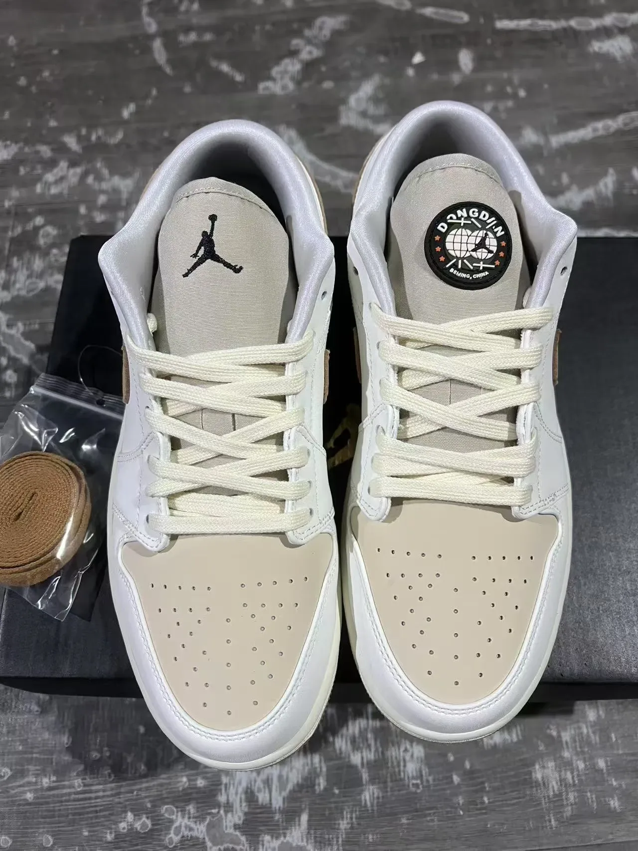 Nike Air Force 1 Blanc et Beige Sneakers Lifestyle 9
