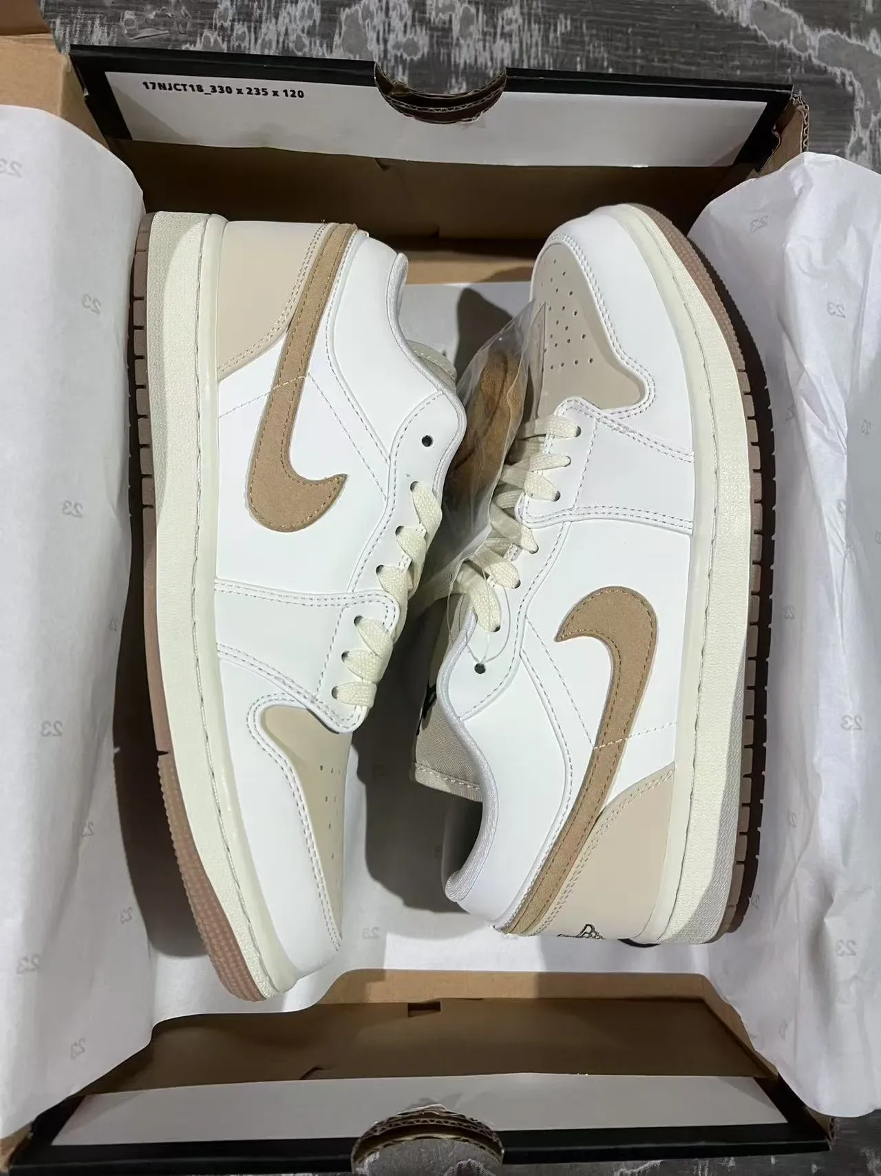 Nike Air Force 1 Blanc et Beige Sneakers Lifestyle 10