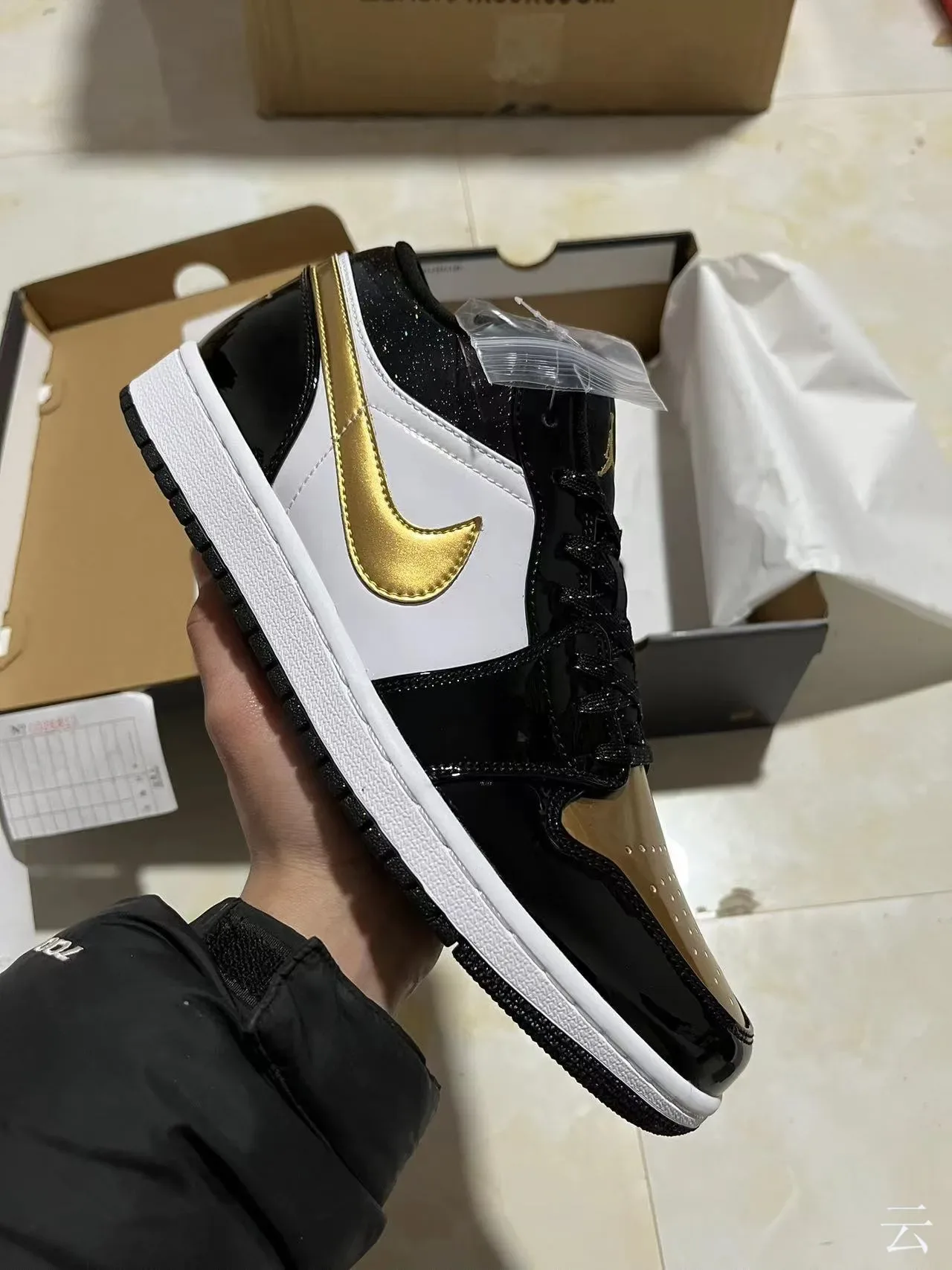 Nike Air Jordan 1 Sneakers lifestyle noires blanches dorées patent 2