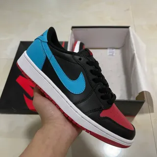 耐克 Air Jordan 1 Low 黑色 氰红 生活式运动鞋