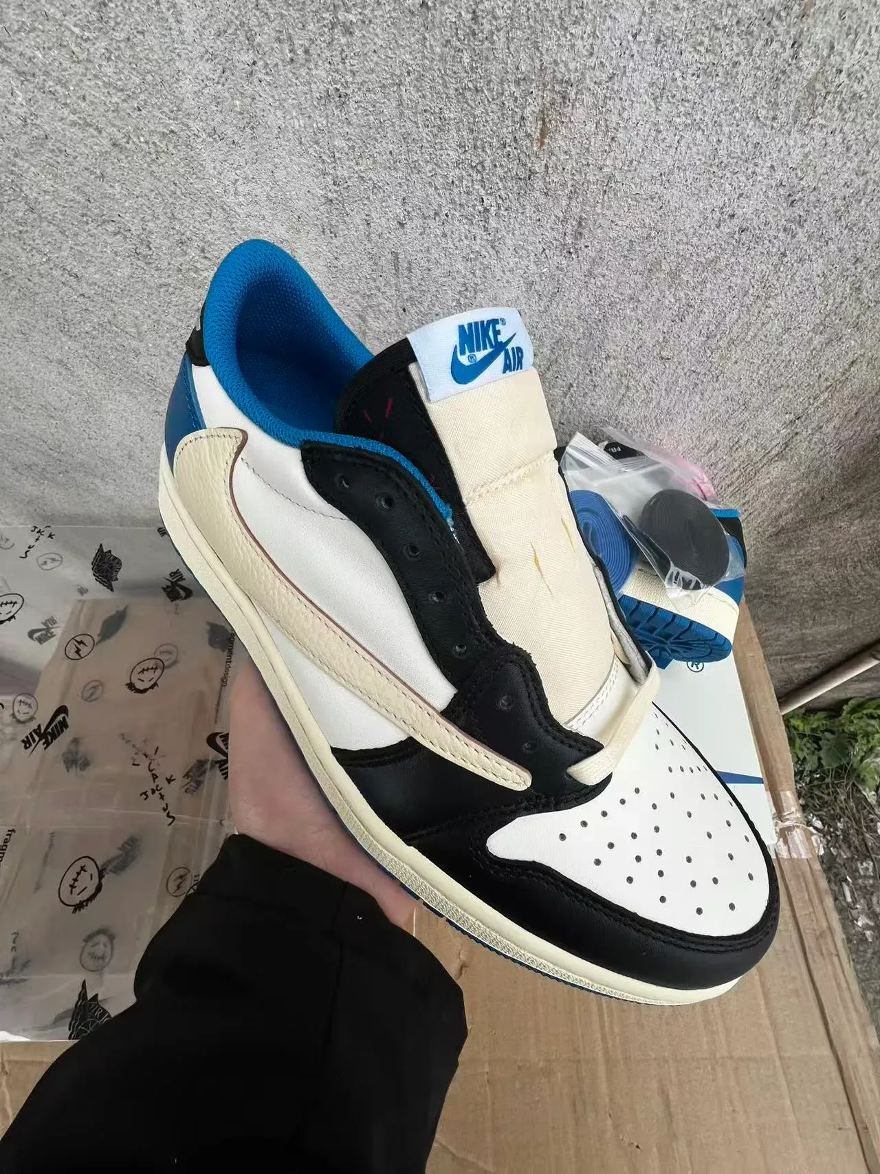 Nike Air Jordan 1 Low Crema Negro Azul Rey Zapatillas Lifestyle 2
