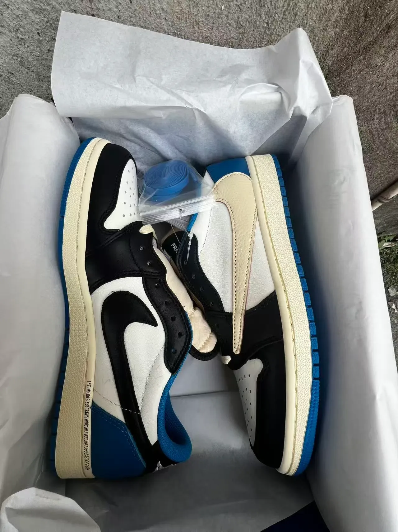 Nike Air Jordan 1 Low Crema Negro Azul Rey Zapatillas Lifestyle 8