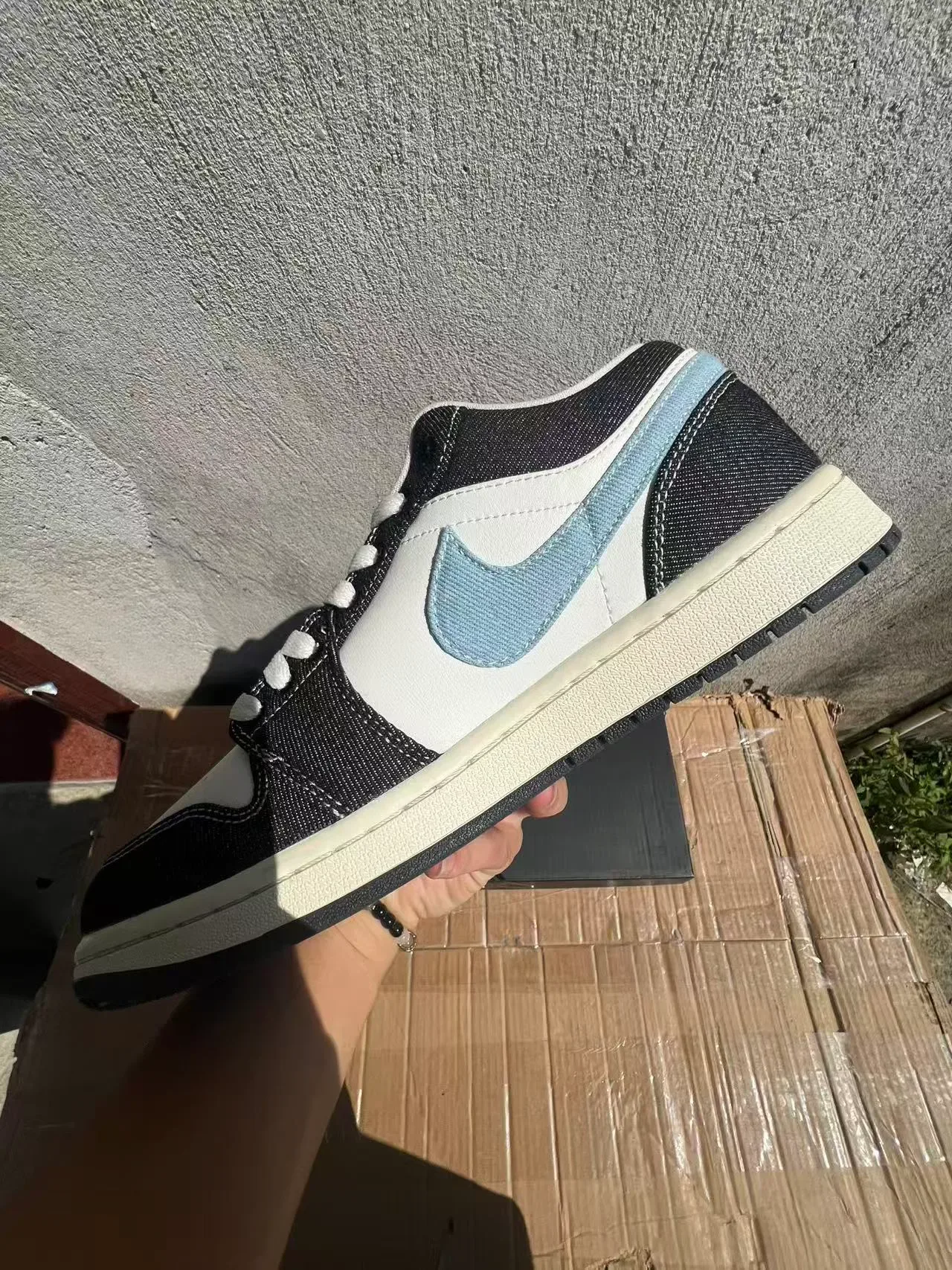 Nike Air Jordan 1 Low Denim et Cuir Chaussures Lifestyle 5