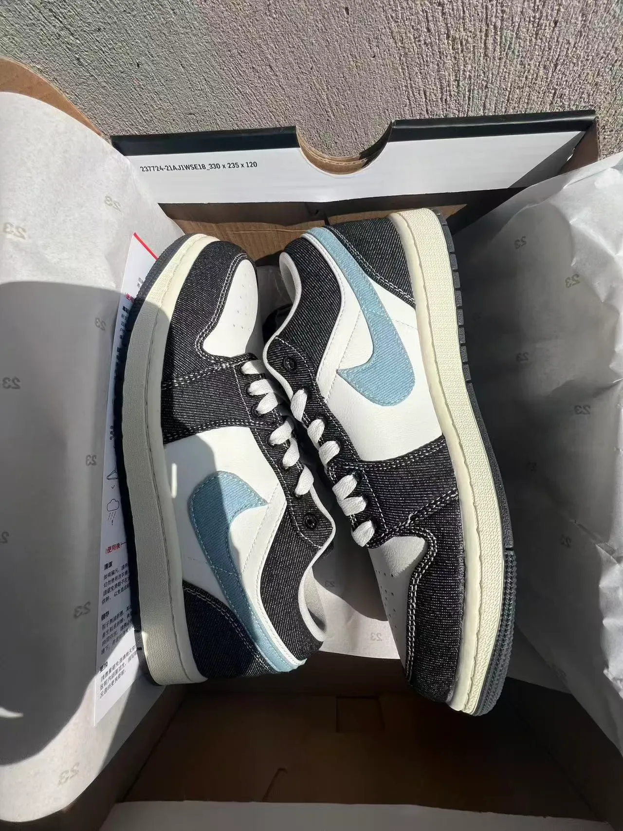 Nike Air Jordan 1 Low Denim et Cuir Chaussures Lifestyle 9