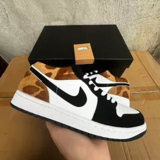 Nike Air Jordan 1 Low Tênis Lifestyle com estampado de girafa Haircalf