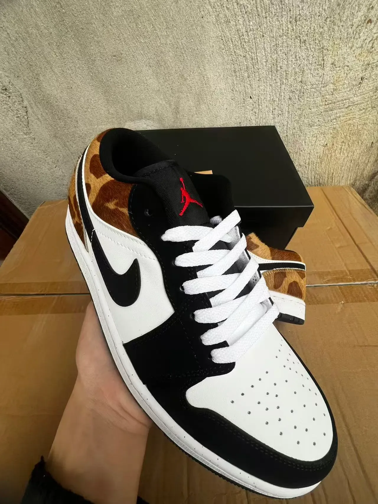 Nike Air Jordan 1 Low 长颈鹿印花 Haircalf 生活方式运动鞋 2
