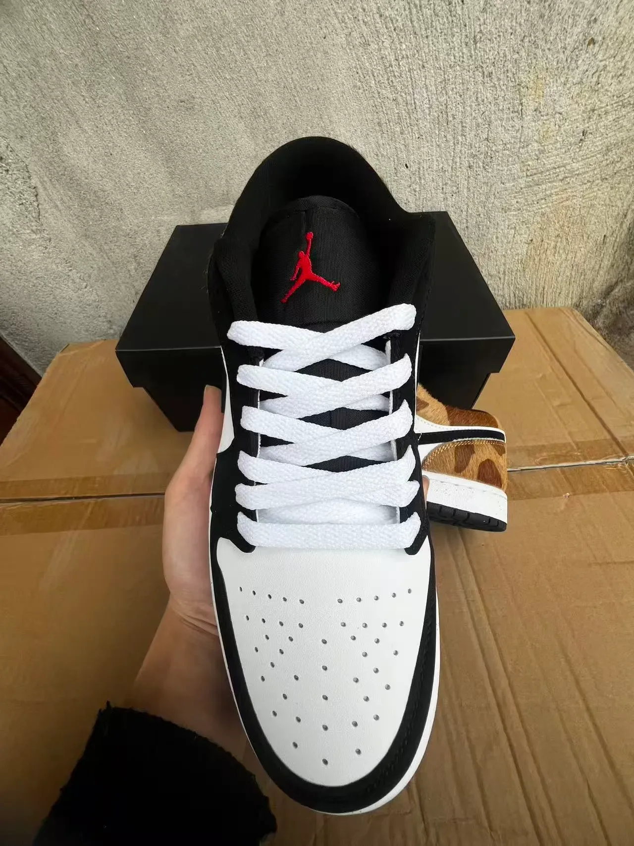 Nike Air Jordan 1 Low 长颈鹿印花 Haircalf 生活方式运动鞋 3
