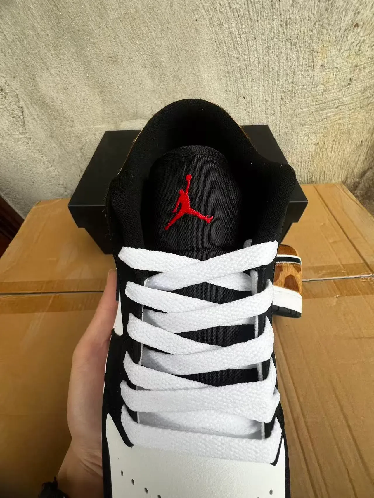 Nike Air Jordan 1 Low 长颈鹿印花 Haircalf 生活方式运动鞋 4