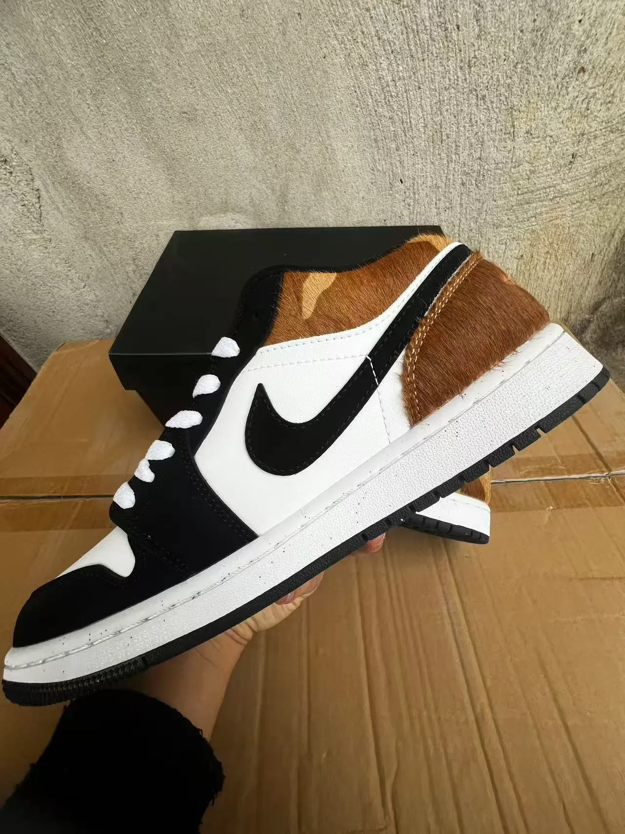 Nike Air Jordan 1 Low 长颈鹿印花 Haircalf 生活方式运动鞋 5