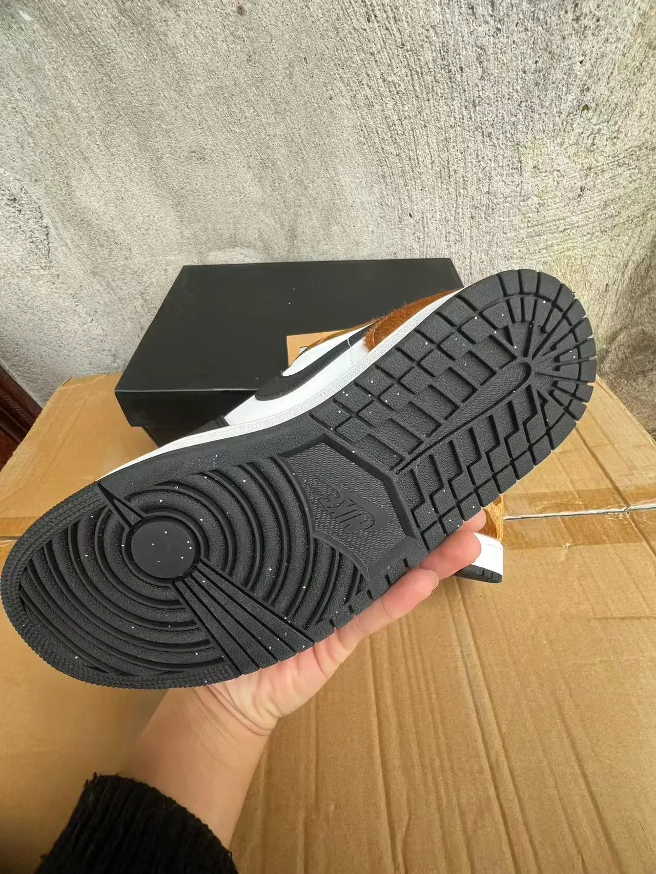 Nike Air Jordan 1 Low 长颈鹿印花 Haircalf 生活方式运动鞋 6