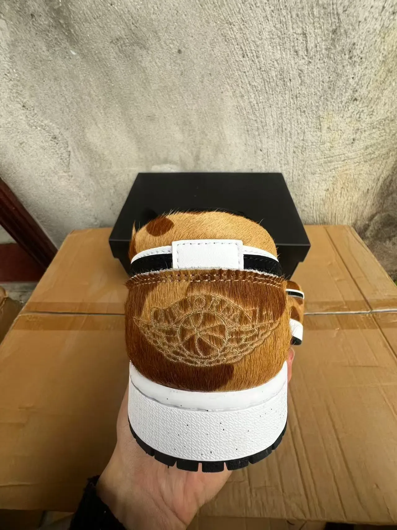 Nike Air Jordan 1 Low 长颈鹿印花 Haircalf 生活方式运动鞋 8
