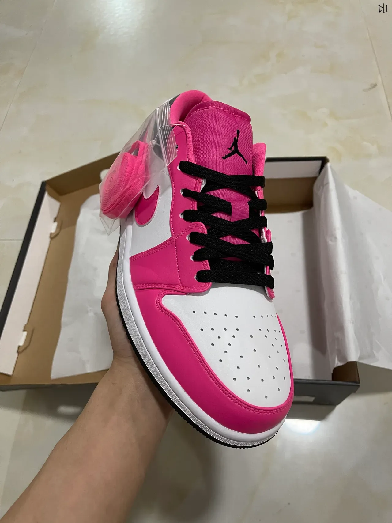 Nike Air Jordan 1 Low Chaussures Lifestyle Rose et Blanc 2