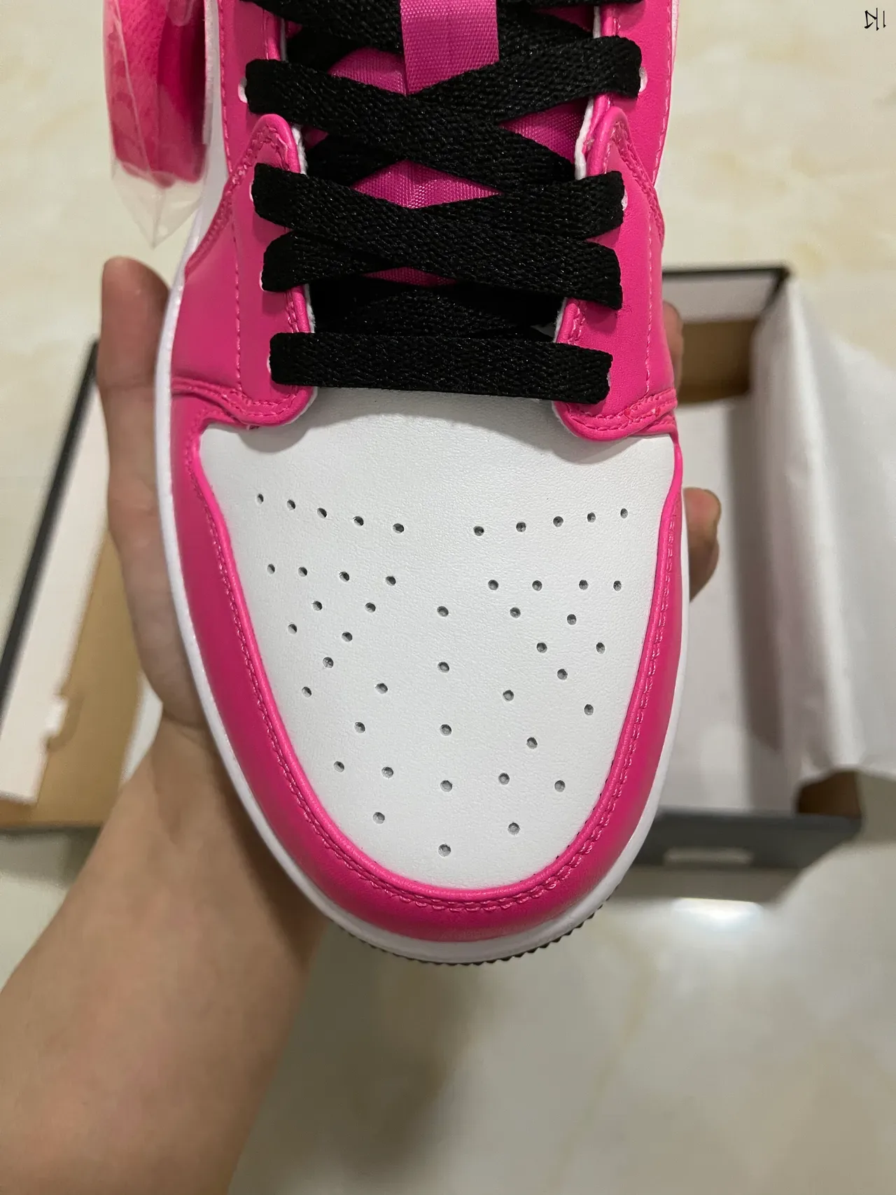 Nike Air Jordan 1 Low Chaussures Lifestyle Rose et Blanc 3