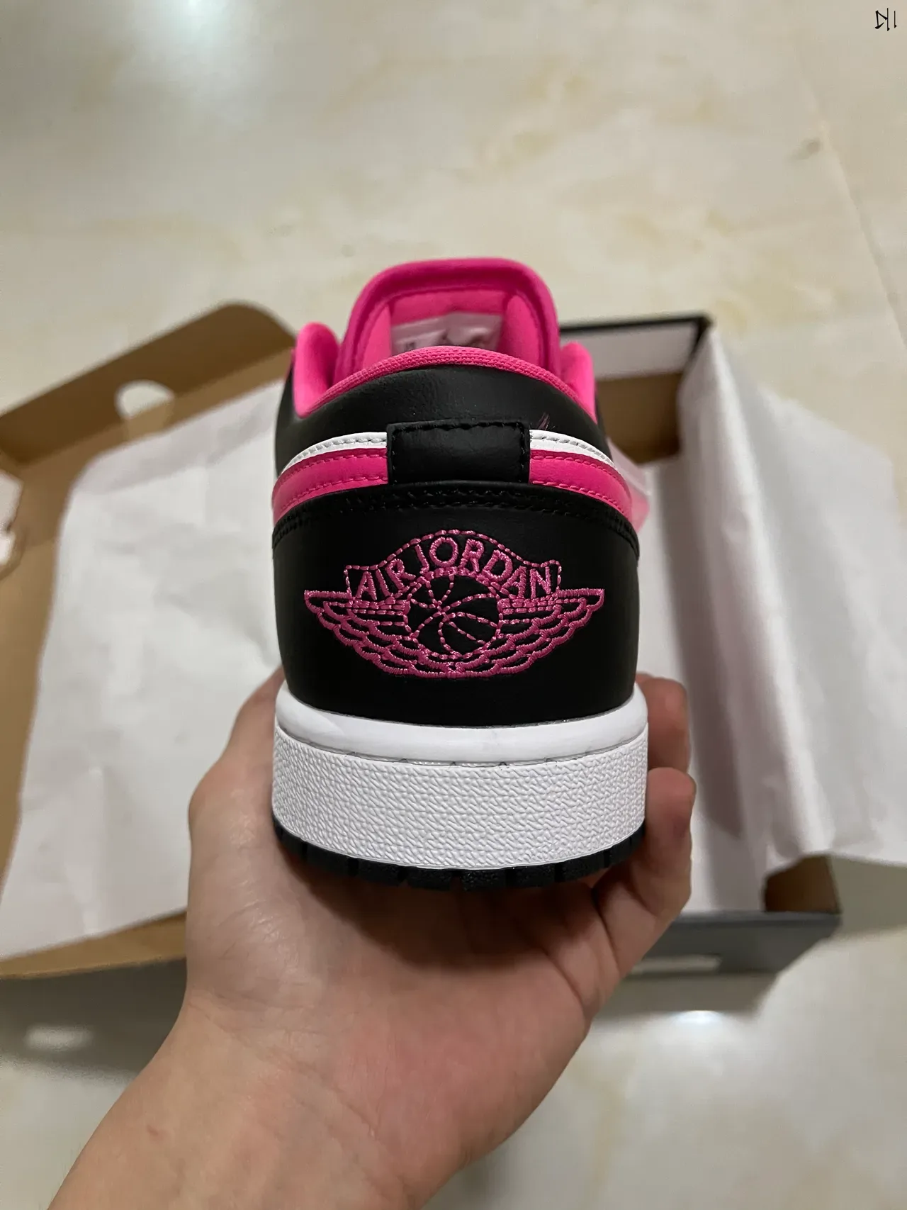 Nike Air Jordan 1 Low Chaussures Lifestyle Rose et Blanc 6