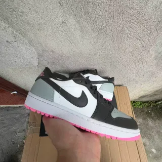 Nike Air Jordan 1 Low أبيض أسود رمادي وردي أحذية Lifestyle