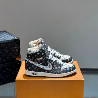Nike Air Jordan 1 Monogram Print High-Top أحذية كرة السلة